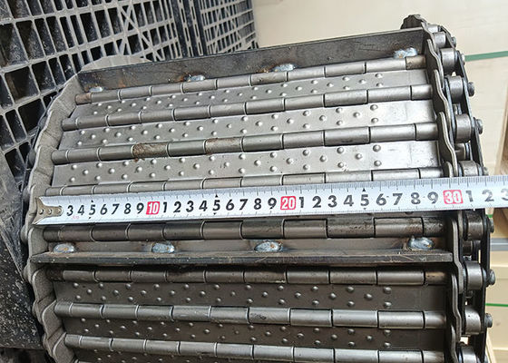 Faixa transportadora de chapa de aço carbono de espessura de 3 mm com deflector para limpador de chips