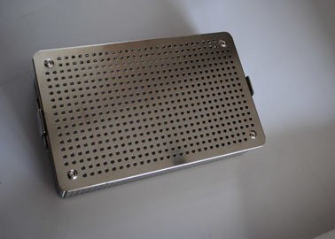 Bom preço. armazenamento perfurado do instrumento cirúrgico de cesta de fio do metal de 34x25x6cm on-line