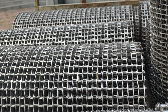 A produção alimentar industrial alinha o favo de mel da correia transportadora do aço carbono tecido